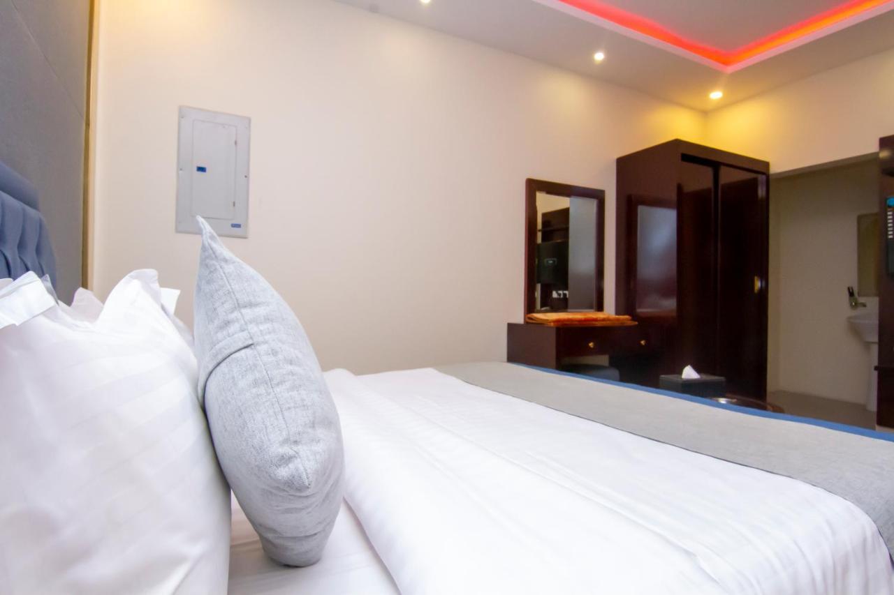 ال متعب سويتس الفلاح 1 Aparthotel Riyadh Exterior photo